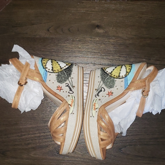 New Coach Caroline Beach Scene Wedge 8 - Picture 5 of 13